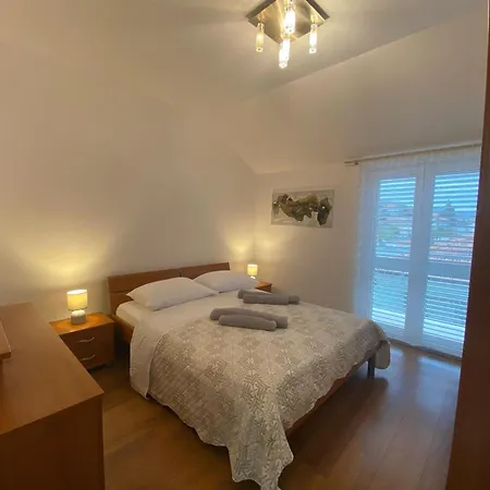 公寓 Mrvica 特罗吉尔